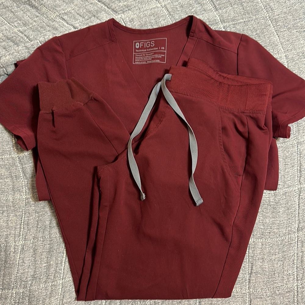 Figs Burgundy Catarina top size XS and Zamora joggers size small petite
